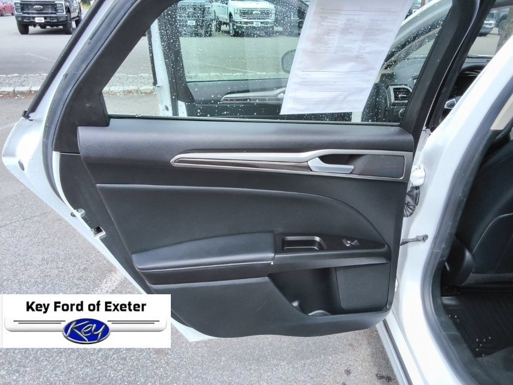 Used 2019 Ford Fusion SEL FWD image 15