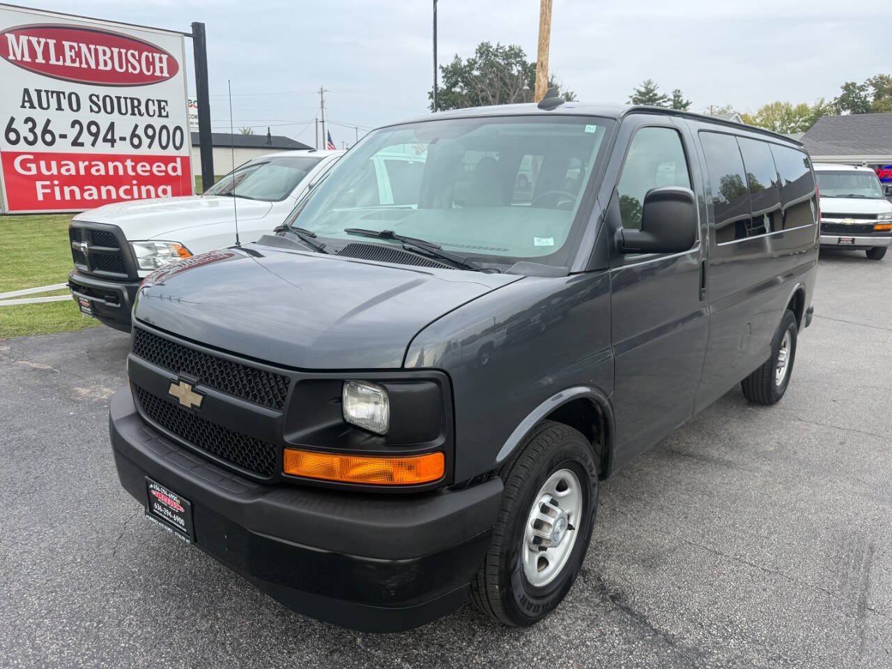 Used 2017 Chevrolet Express 2500 LS RWD image 2