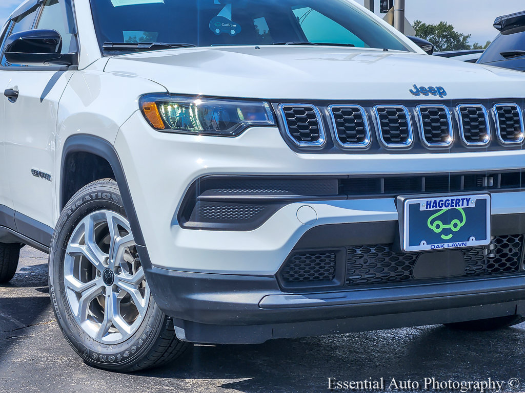 Used 2025 Jeep Compass Sport AWD/4WD image 2