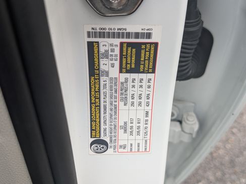 Used 2025 Volkswagen Jetta SE w/ Sunroof Package FWD image 37