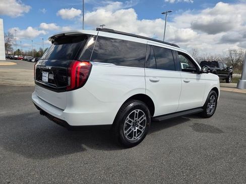 New 2026 Ford Expedition Active image 9