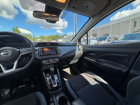 Used 2025 Nissan Versa SV FWD image 33