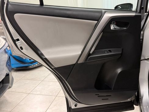 Used 2017 Toyota RAV4 XLE AWD/4WD image 18