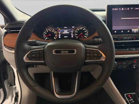 Used 2023 Jeep Compass Limited AWD/4WD image 12