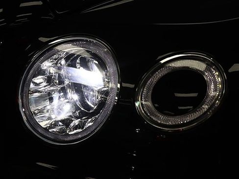 Used 2019 Bentley Bentayga AWD/4WD image 77