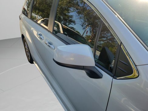 Used 2023 Toyota Sienna XLE FWD image 16