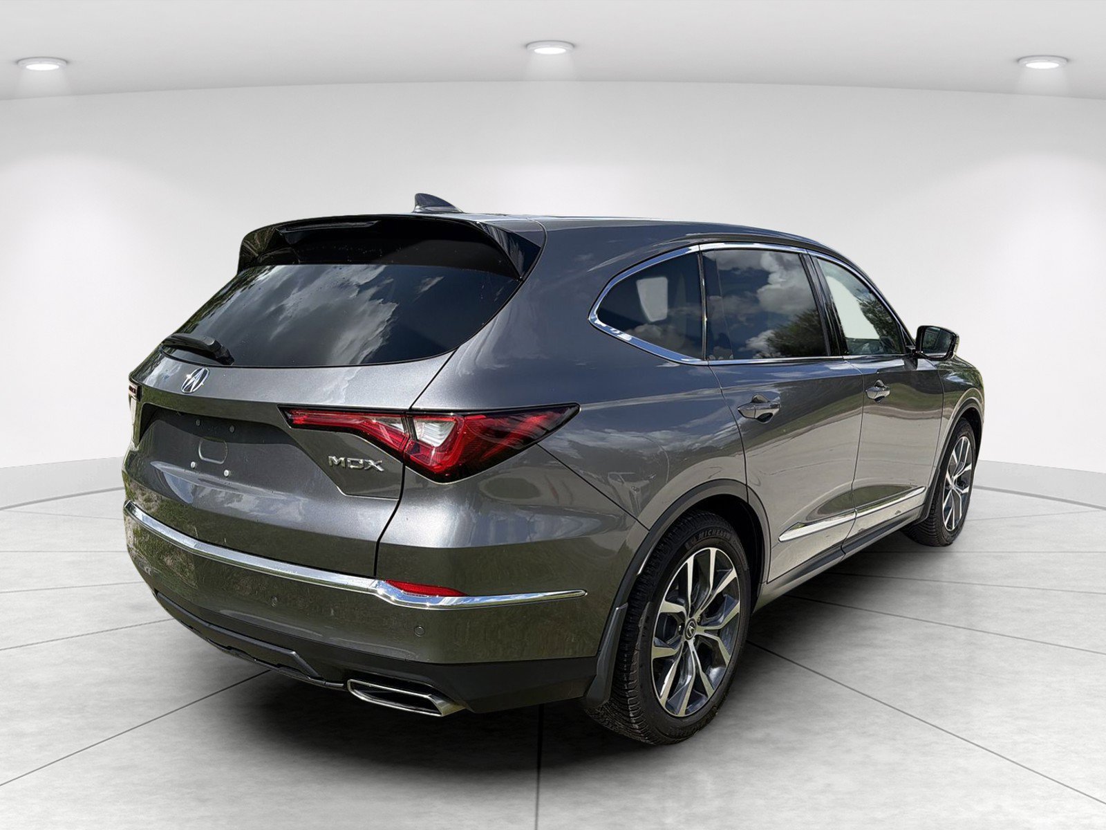 Used 2023 Acura MDX w/ Technology Package FWD image 4