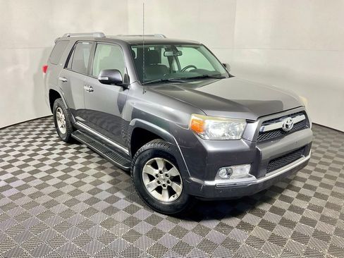 Used 2011 Toyota 4Runner SR5 w/ Convenience Pkg image 3
