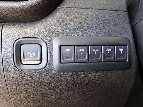 Used 2022 Chevrolet Silverado 2500 Custom w/ Gooseneck/5TH Wheel Package image 12