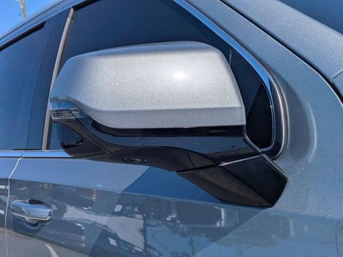 Used 2023 GMC Yukon Denali RWD image 11