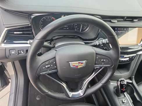 Used 2025 Cadillac XT6 Premium Luxury AWD/4WD image 18