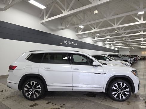 Used 2022 Volkswagen Atlas SEL Premium image 6