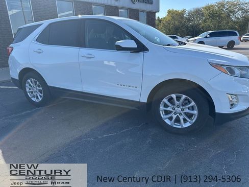 Used 2020 Chevrolet Equinox LT w/ Driver Convenience Package image 2