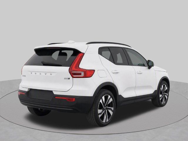 Used 2024 Volvo XC40 B5 Ultimate AWD/4WD image 3