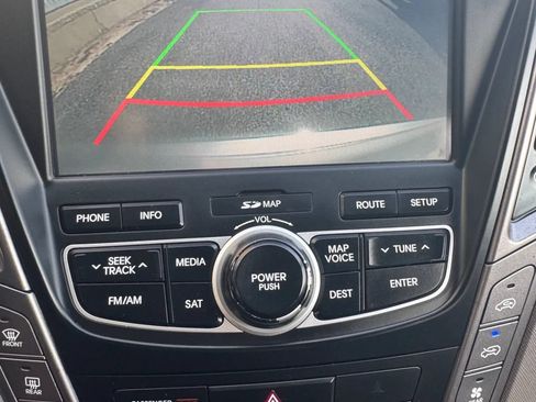 Used 2016 Hyundai Santa Fe SE w/ Option Group 03 FWD image 18