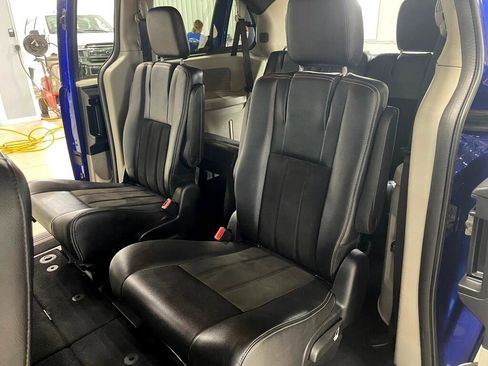 Used 2019 Dodge Grand Caravan SXT image 15