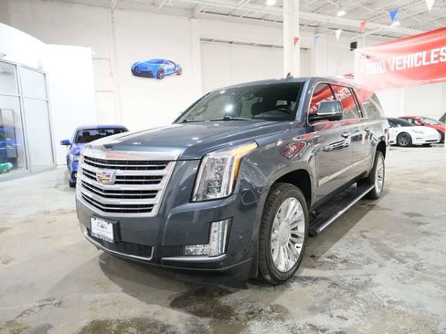 Used 2020 Cadillac Escalade ESV Platinum AWD/4WD image 4