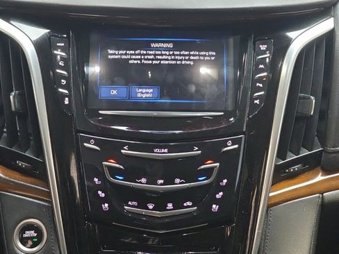 Used 2020 Cadillac Escalade Luxury image 21