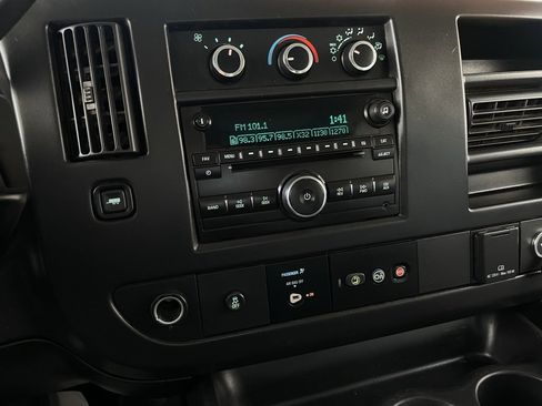 Used 2017 Chevrolet Express 3500 LT w/ LT Preferred Equipment Group image 27