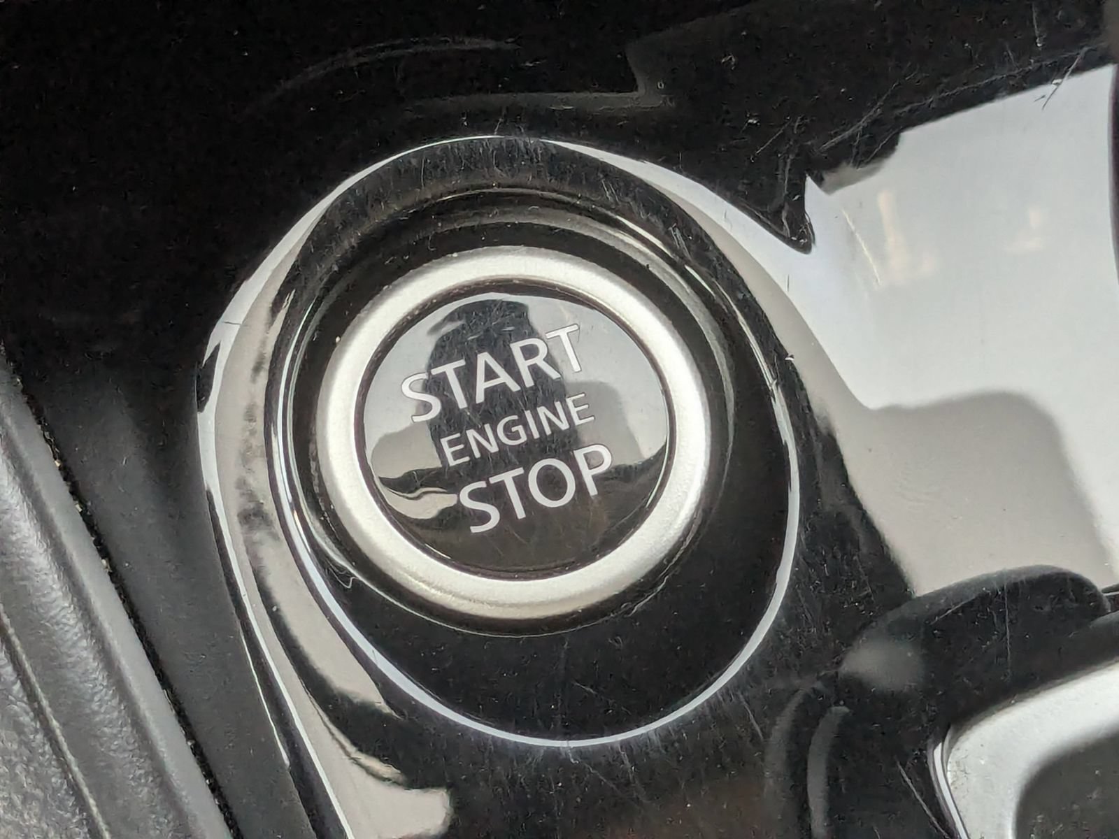 Used 2025 Nissan Versa SV FWD image 25