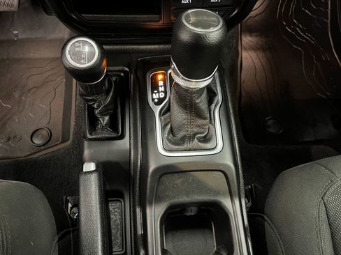 Used 2023 Jeep Gladiator Sport image 9