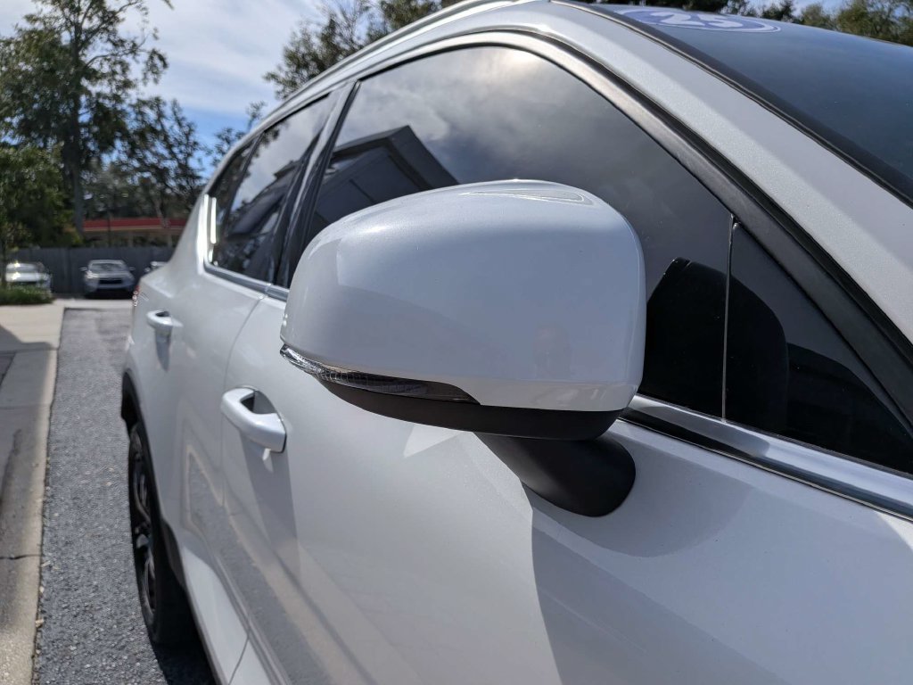 Used 2025 Volvo XC40 B5 Core AWD/4WD image 11