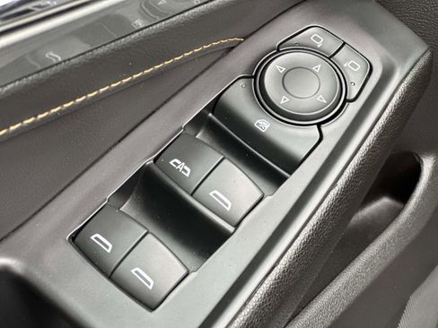 Used 2021 Chevrolet Traverse LT w/ LT Premium Package image 21