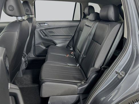 Certified 2024 Volkswagen Tiguan SE w/ Panoramic Sunroof Package AWD/4WD image 24