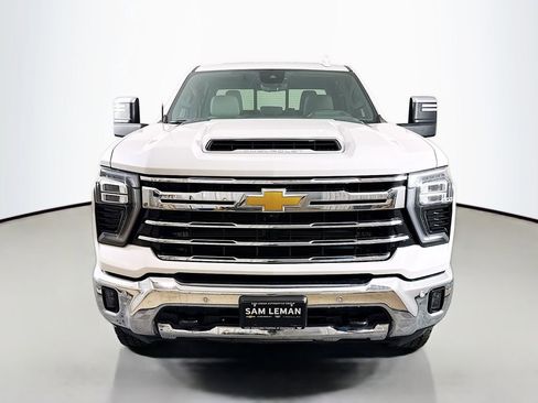 Used 2024 Chevrolet Silverado 2500 LTZ w/ LTZ Convenience Package AWD/4WD image 2