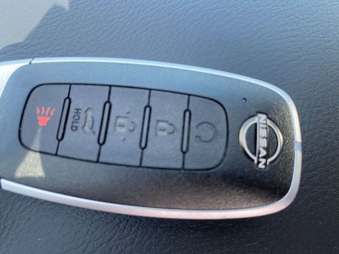 Used 2025 Nissan Rogue SV image 27