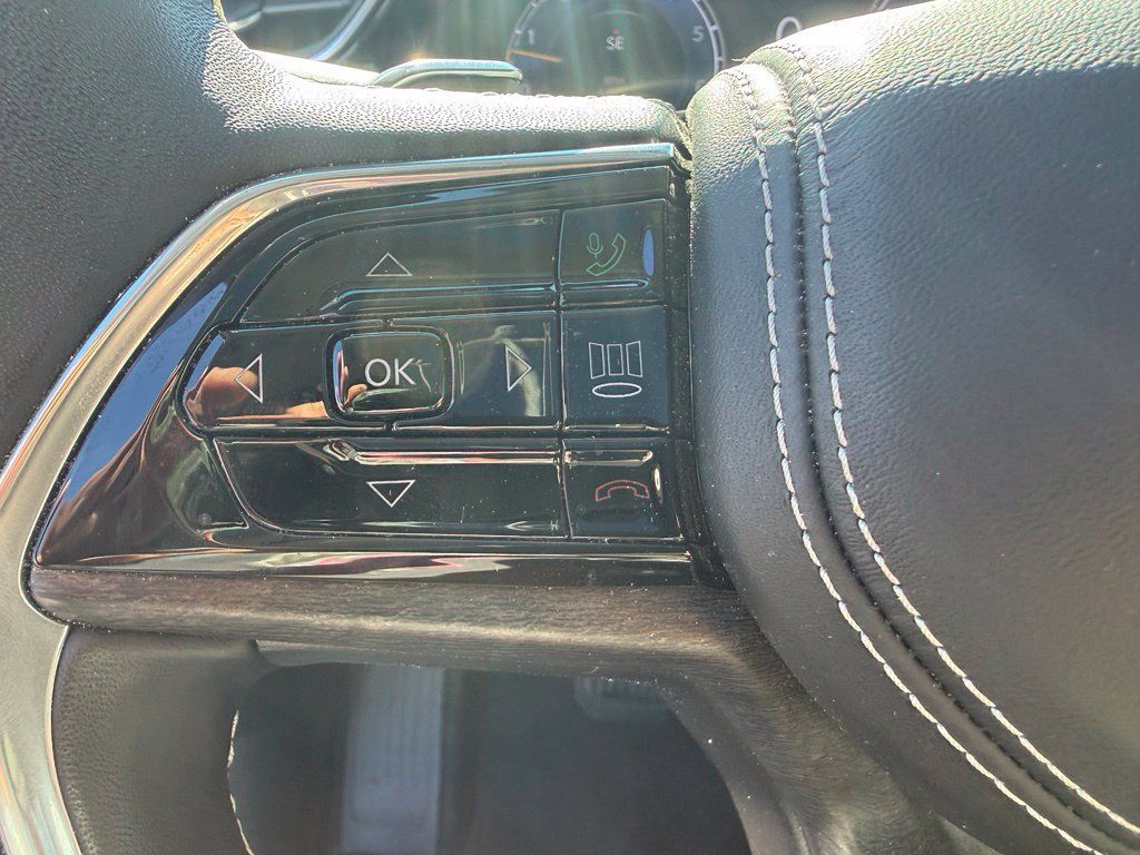Used 2022 Jeep Grand Cherokee Overland w/ Luxury Tech Group IV RWD image 16