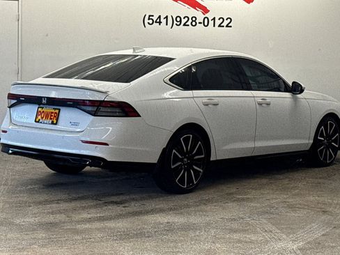 Used 2023 Honda Accord Touring image 3