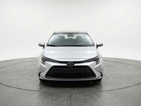 Used 2025 Toyota Corolla LE FWD image 2