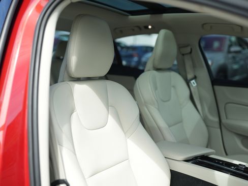 Used 2020 Volvo S60 T6 Momentum AWD/4WD image 22