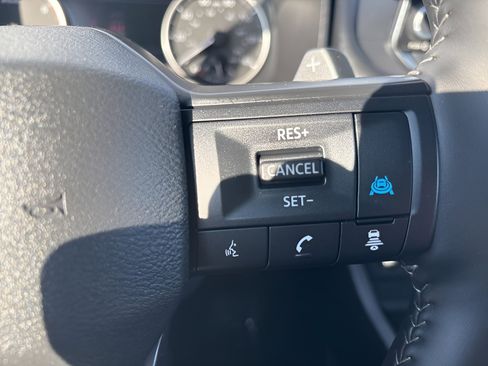 Used 2025 Nissan Rogue SV image 48