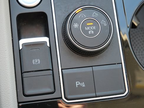 Certified 2023 Volkswagen Atlas SE w/ Black Wheel Package image 28