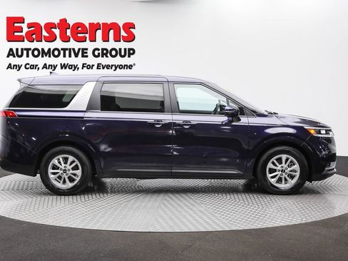 Used 2024 Kia Carnival LX FWD image 4