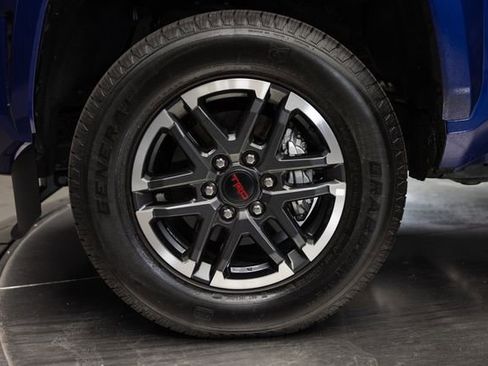Used 2025 Toyota Tacoma TRD Sport AWD/4WD image 7