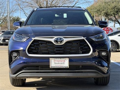 New 2026 Toyota Highlander XLE image 8