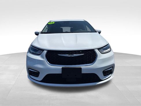 Used 2023 Chrysler Pacifica Touring-L FWD image 9