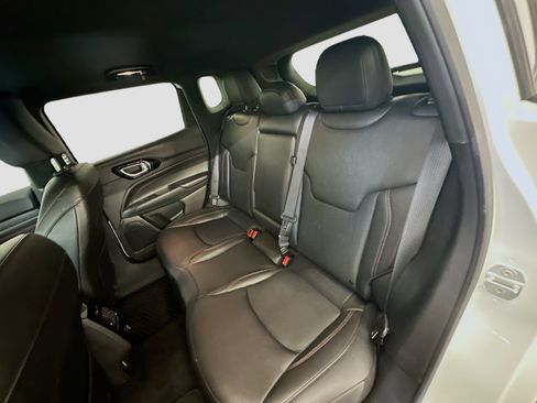 Used 2025 Jeep Compass Trailhawk image 28