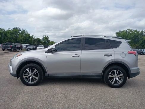 Used 2017 Toyota RAV4 XLE FWD image 2