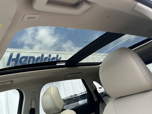 Used 2019 Ford Edge Titanium w/ Equipment Group 301A AWD/4WD image 30