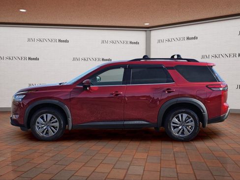 Used 2024 Nissan Pathfinder SV w/ Black Appearance Package FWD image 14