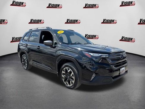 Used 2025 Subaru Forester Premium AWD/4WD image 3