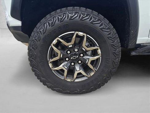 New 2026 Chevrolet Colorado ZR2 w/ Technology Package AWD/4WD image 10