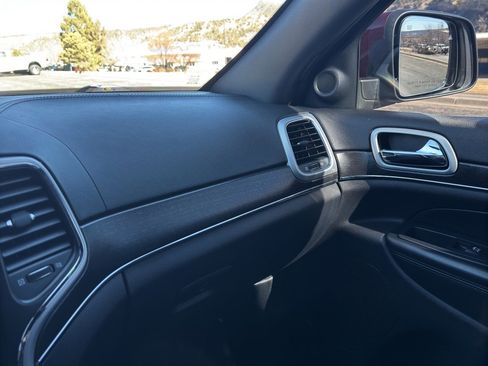 Used 2018 Jeep Grand Cherokee Limited image 31