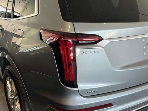 Certified 2025 Cadillac XT6 Luxury image 10