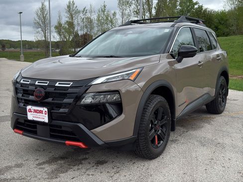 New 2026 Nissan Rogue SV AWD/4WD image 2