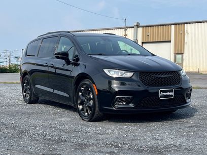 Used 2025 Chrysler Pacifica Limited